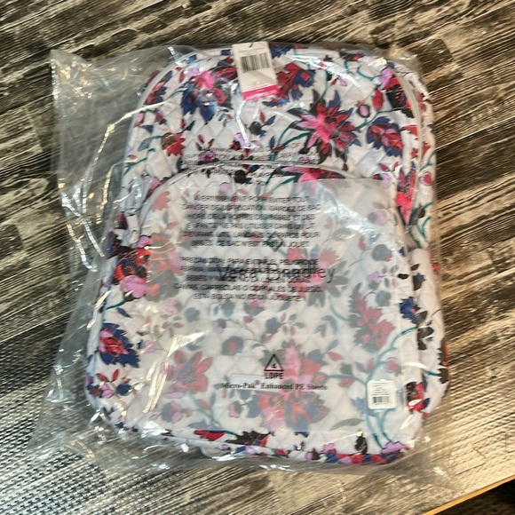Vera Bradley Essential Large Backpack in Vineyard Floral NWT - Picture 3 of 4